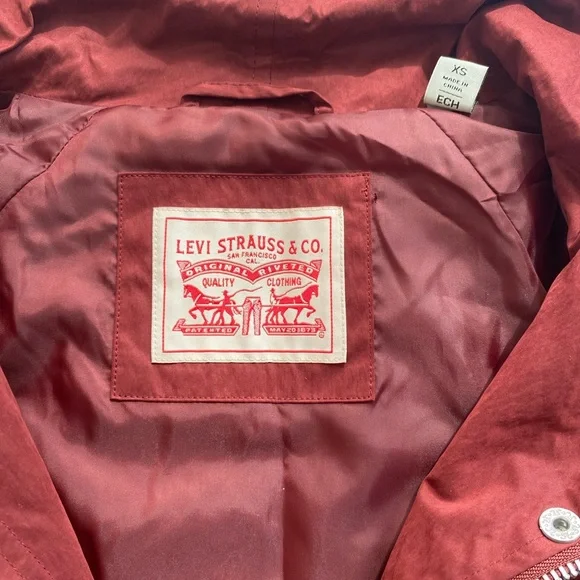 Levi’s Women Cinch Waist Wine Color Rain jacket, XS - Picture 6 of 6